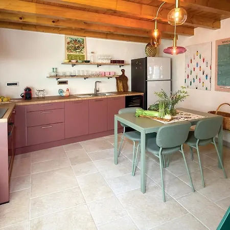 In Volo House, Listen To The Stone Walls * Bale